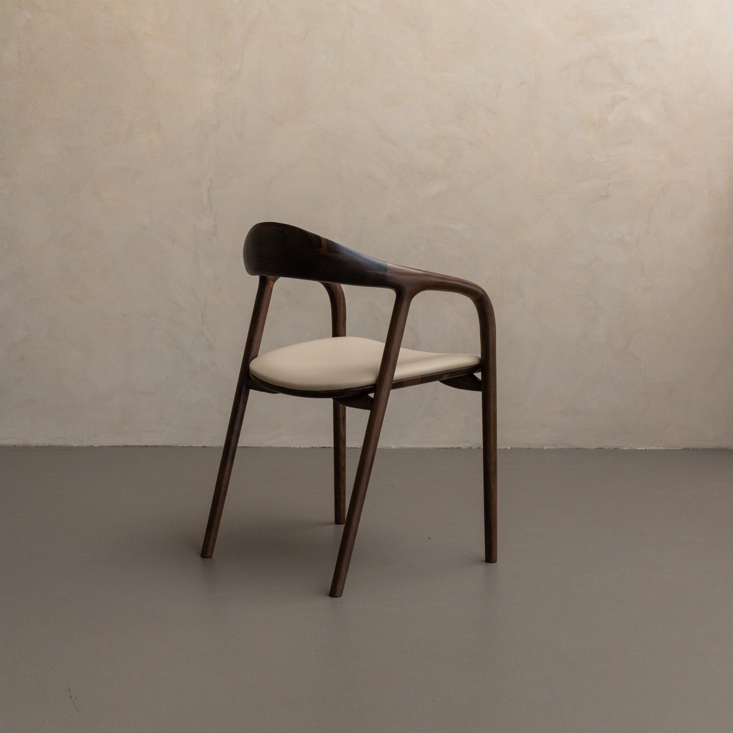 Nova matstol beige läder – valnöt